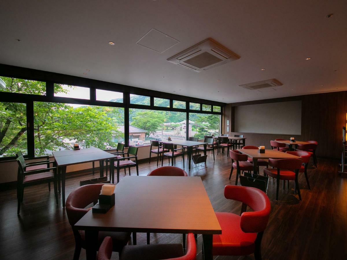 Iwakuni Kokusai Kanko Hotel Exterior foto
